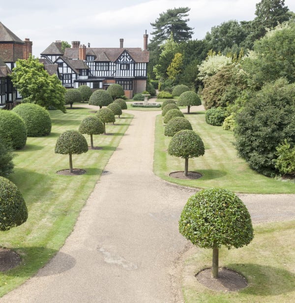 Ascott House driveway aerial view