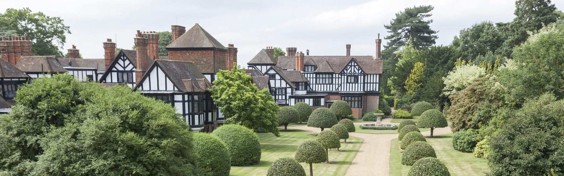 Ascott House driveway aerial view
