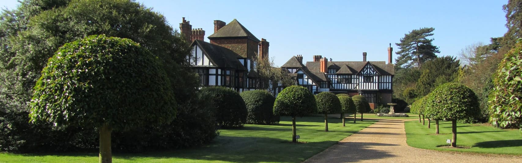 Ascott House driveway